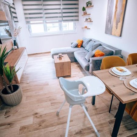 Apartman Lux-Besplatno Koriscenje Zasebne Garaze 斯雷姆斯卡米特罗维察 外观 照片