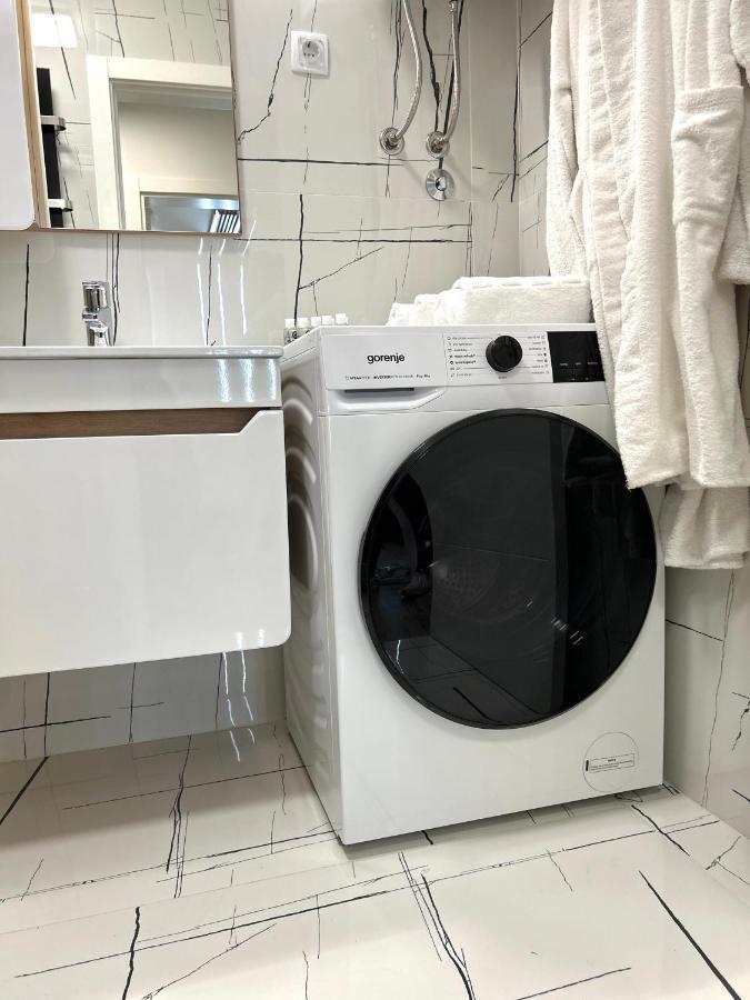 Apartman Lux-Besplatno Koriscenje Zasebne Garaze 斯雷姆斯卡米特罗维察 外观 照片