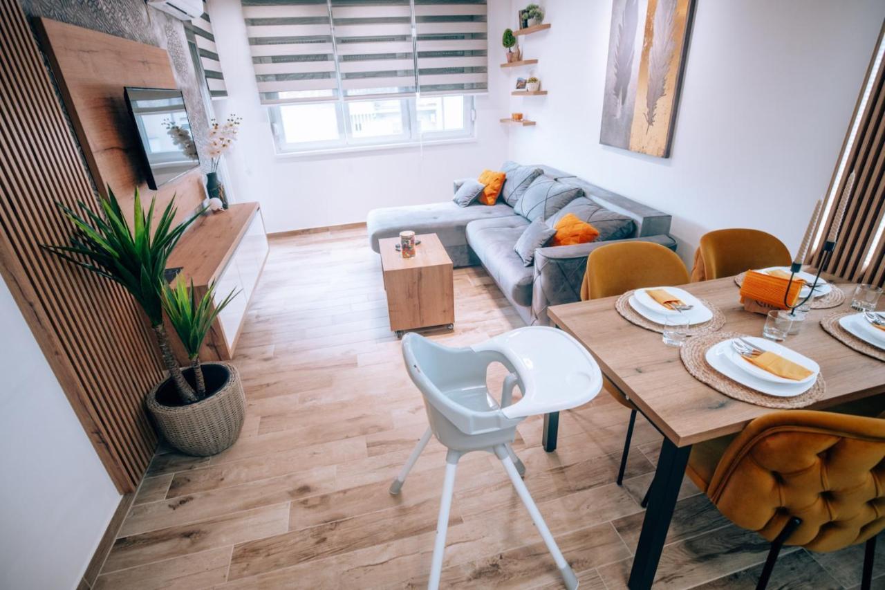Apartman Lux-Besplatno Koriscenje Zasebne Garaze 斯雷姆斯卡米特罗维察 外观 照片