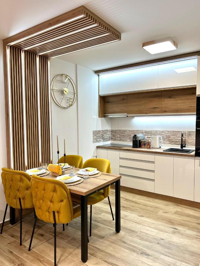 Apartman Lux-Besplatno Koriscenje Zasebne Garaze 斯雷姆斯卡米特罗维察 外观 照片