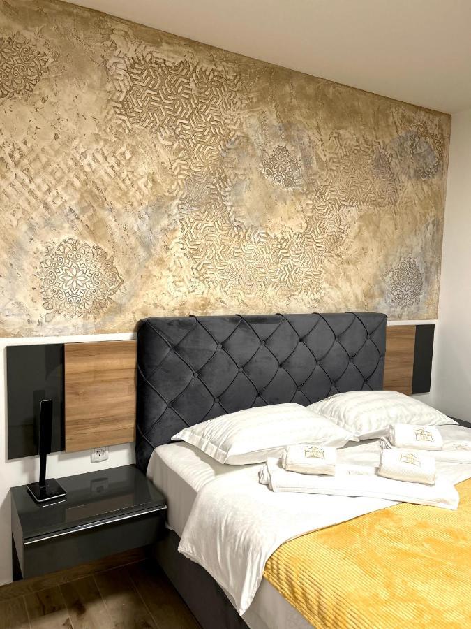 Apartman Lux-Besplatno Koriscenje Zasebne Garaze 斯雷姆斯卡米特罗维察 外观 照片