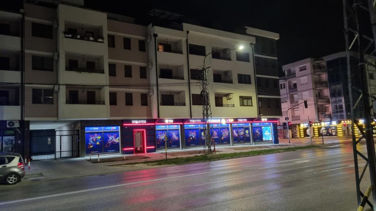 Apartman Lux-Besplatno Koriscenje Zasebne Garaze 斯雷姆斯卡米特罗维察 外观 照片