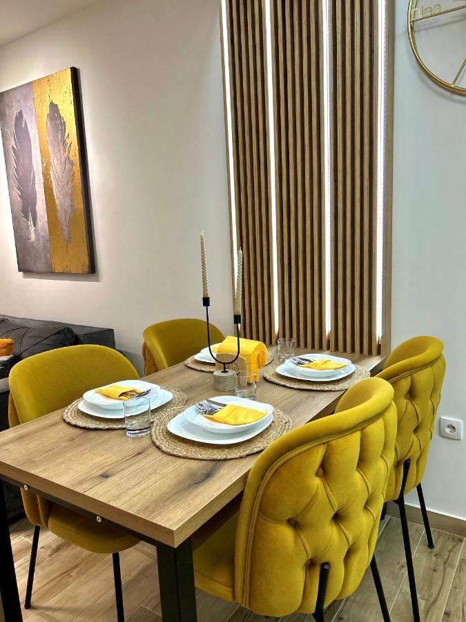 Apartman Lux-Besplatno Koriscenje Zasebne Garaze 斯雷姆斯卡米特罗维察 外观 照片