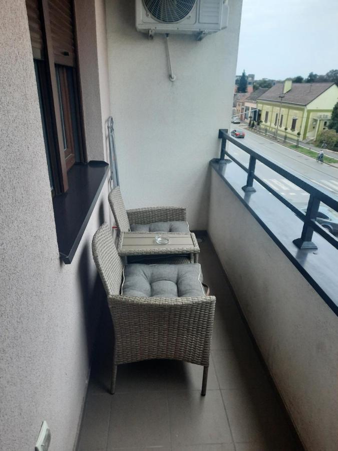 Apartman Lux-Besplatno Koriscenje Zasebne Garaze 斯雷姆斯卡米特罗维察 外观 照片
