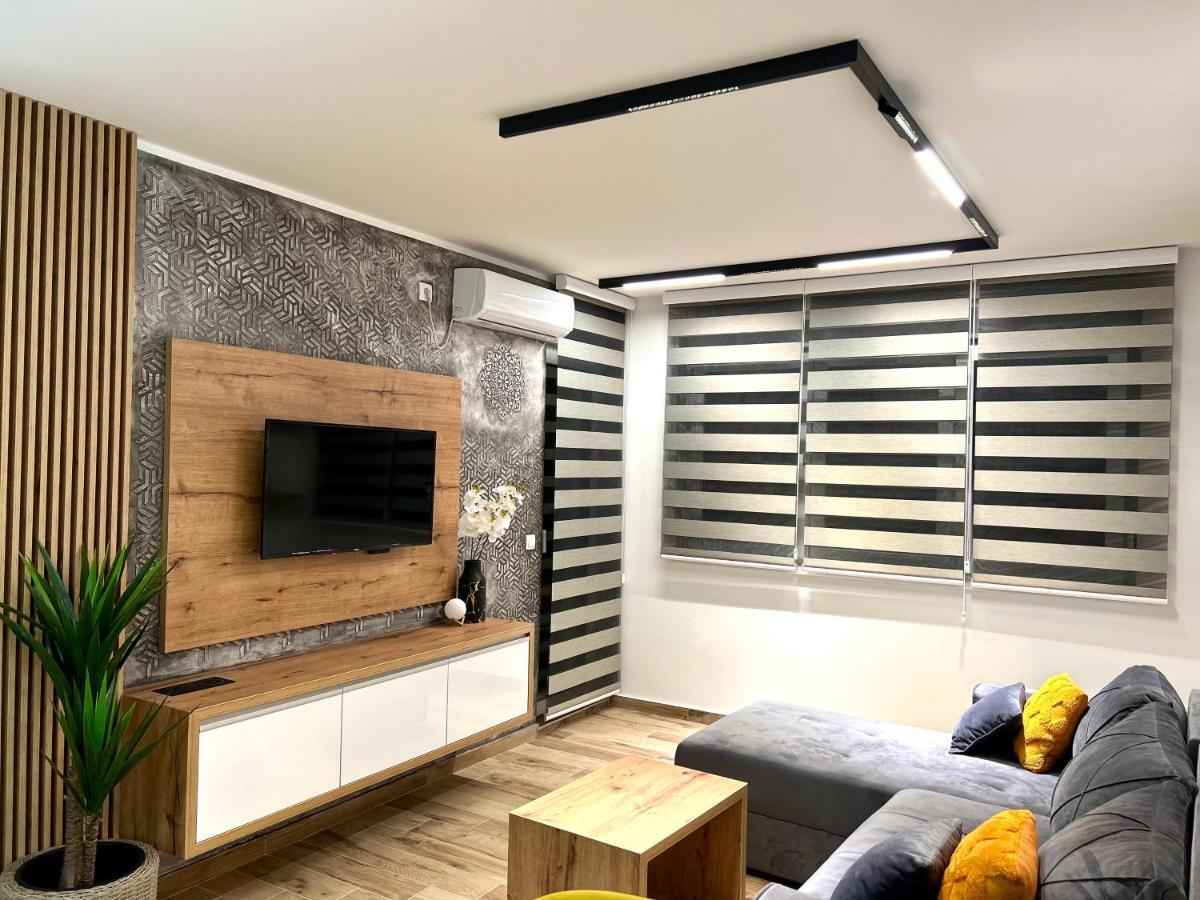 Apartman Lux-Besplatno Koriscenje Zasebne Garaze 斯雷姆斯卡米特罗维察 外观 照片