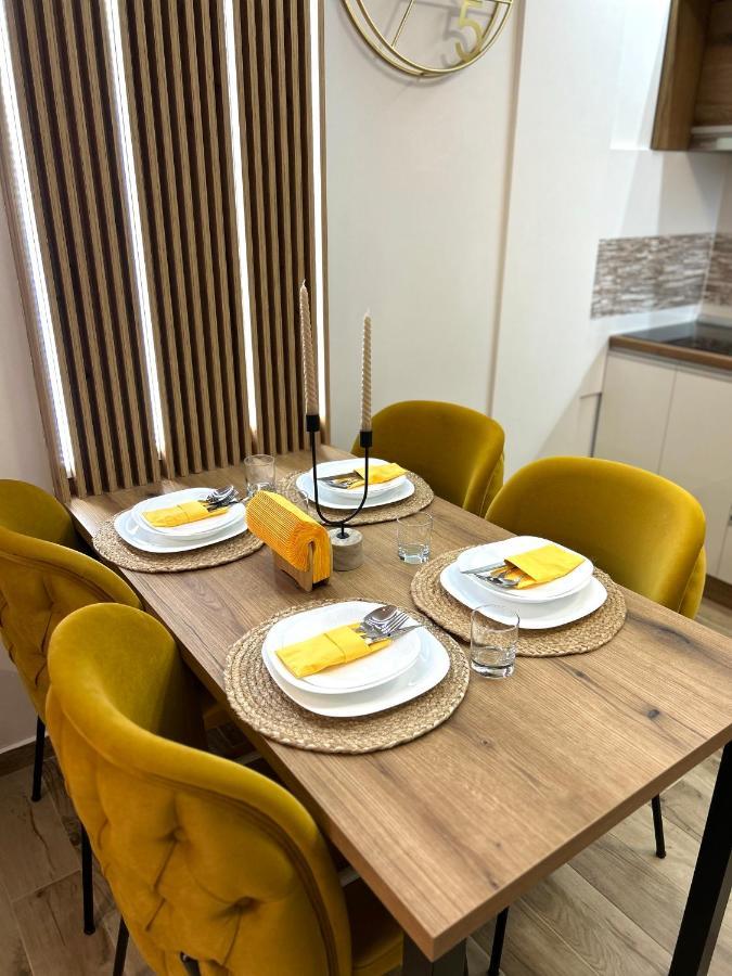 Apartman Lux-Besplatno Koriscenje Zasebne Garaze 斯雷姆斯卡米特罗维察 外观 照片